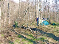 Лагерь разбили сразу за переправой.